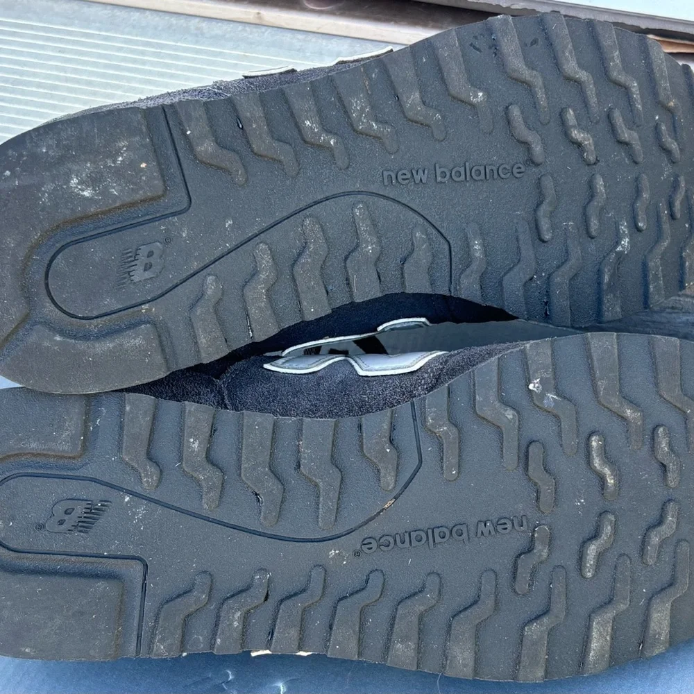 New Balance Men's Dark Gray Suede Sneakers with light gray 'N' Logo - Picture 8 of 8